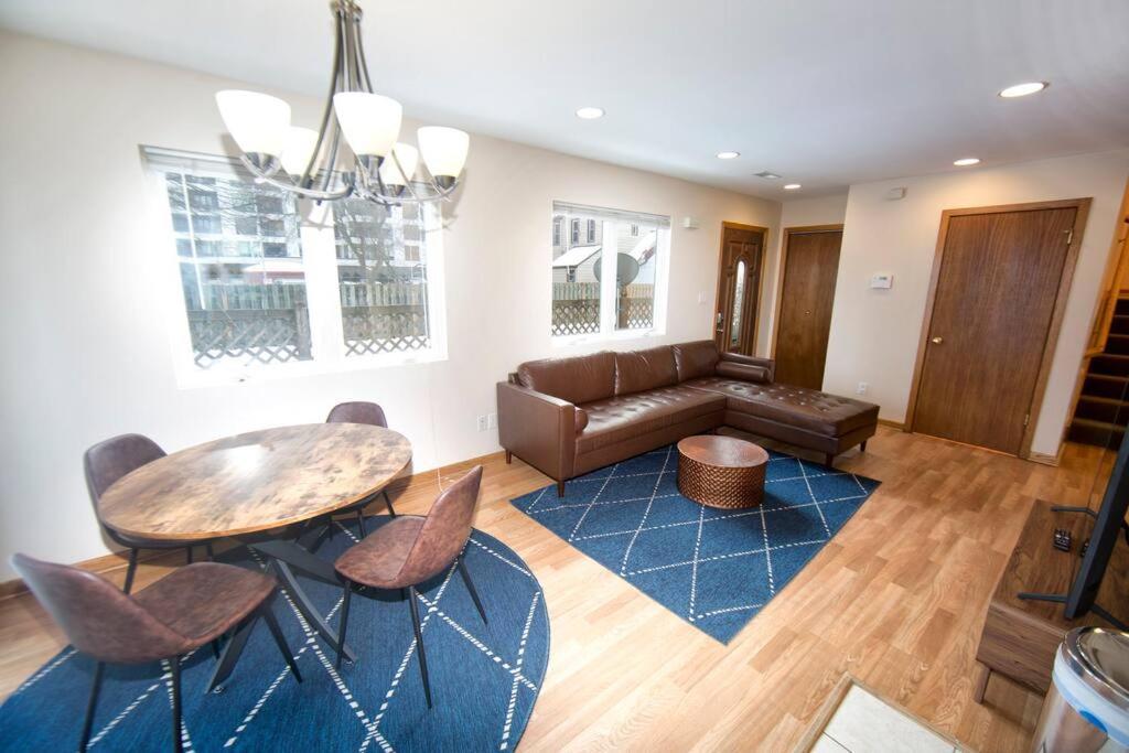 Apartamento Tucked Away Off Brady - 4 Beds Milwaukee Exterior foto