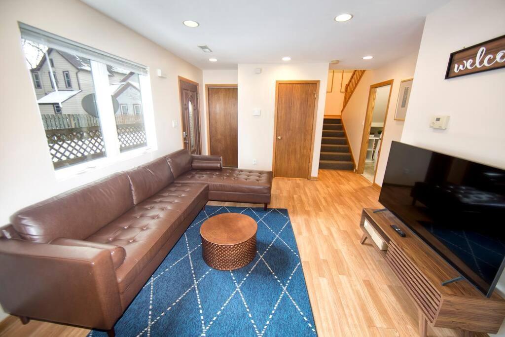 Apartamento Tucked Away Off Brady - 4 Beds Milwaukee Exterior foto