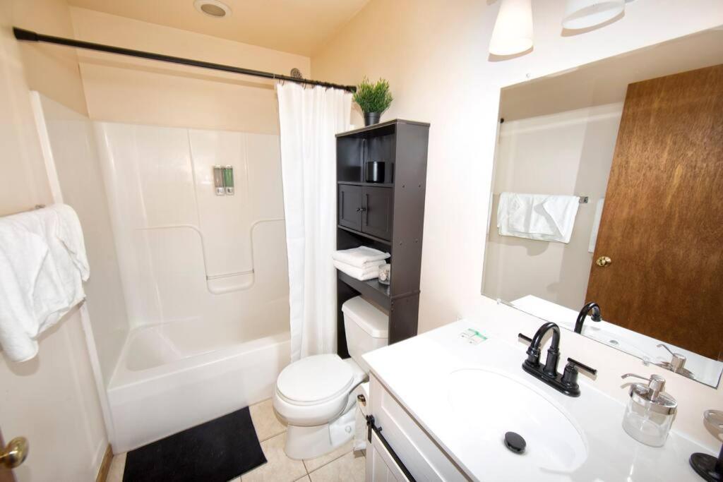 Apartamento Tucked Away Off Brady - 4 Beds Milwaukee Exterior foto