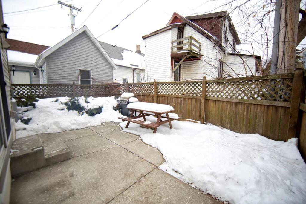 Apartamento Tucked Away Off Brady - 4 Beds Milwaukee Exterior foto